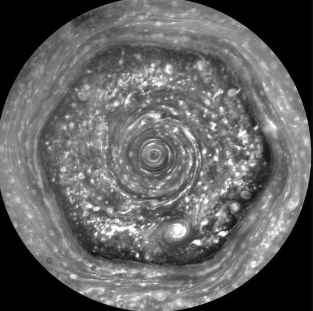 Picture 4 of The super typhoon on Saturn has an unexpectedly perfect hexagon