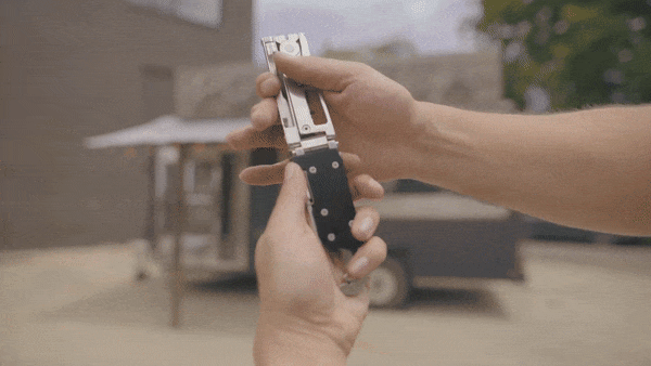 Throughout the day, he has to fix cars for his wife, and her husband is inventing super convenient multi-function tool Picture 1