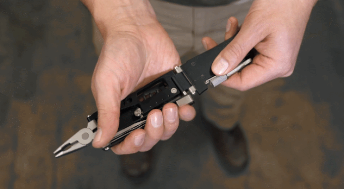 Throughout the day, he has to fix cars for his wife, and her husband is inventing super convenient multi-function tool Picture 2