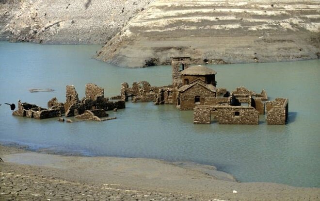 underwater-underwater-ghost-village-suddenly-emerged-after-more-than