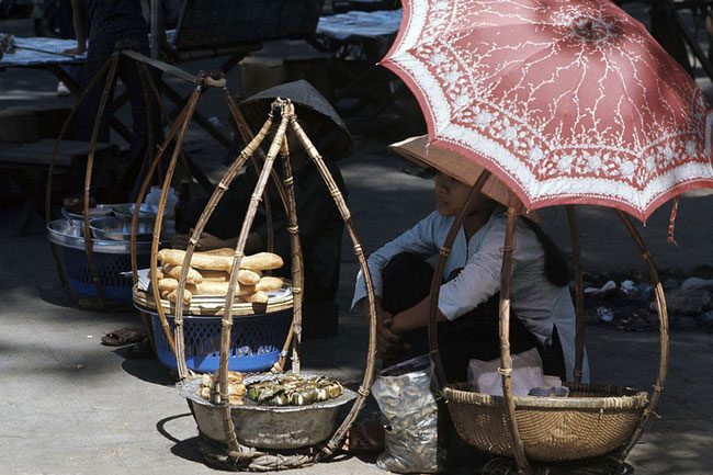 Picture 10 of Very interesting bunch of photos about bread in old Saigon