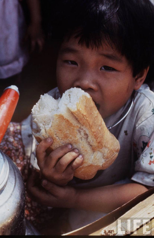 Picture 12 of Very interesting bunch of photos about bread in old Saigon