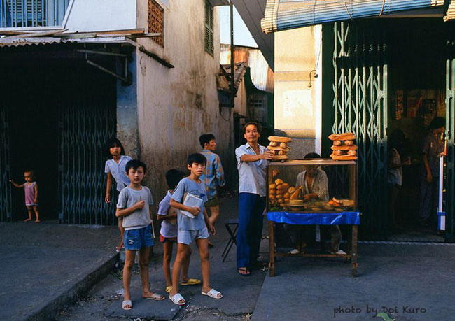 Picture 17 of Very interesting bunch of photos about bread in old Saigon