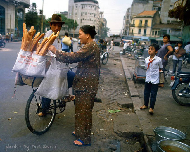 Picture 21 of Very interesting bunch of photos about bread in old Saigon