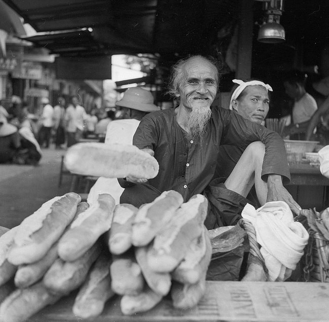 Picture 9 of Very interesting bunch of photos about bread in old Saigon