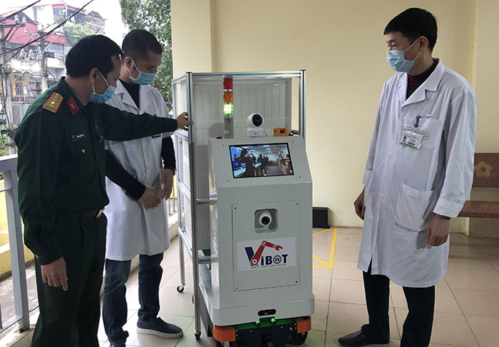 Picture 1 of Vietnam successfully built robots to support medical workers