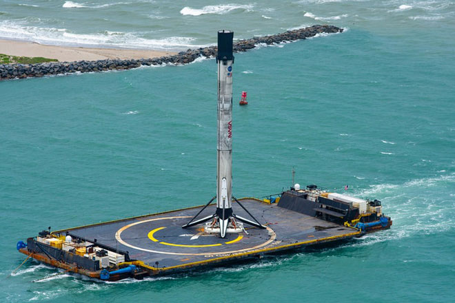 Picture 3 of What does SpaceX use to send astronauts to the space station?