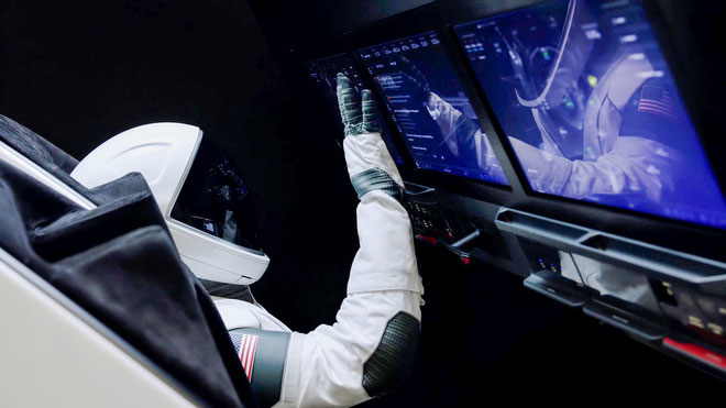 Picture 4 of What does SpaceX use to send astronauts to the space station?