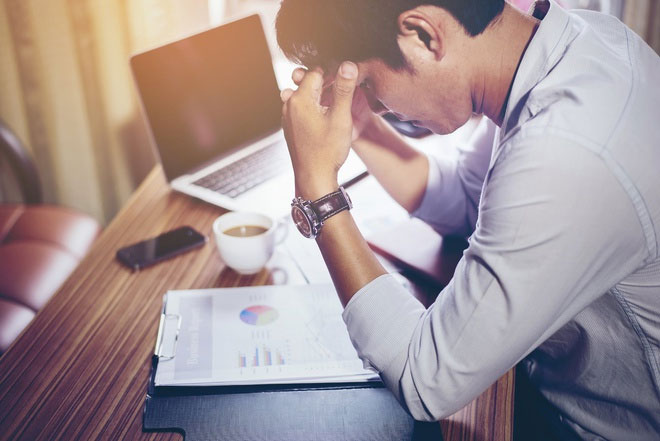 Picture 1 of Young office workers 'headache' because of many common diseases