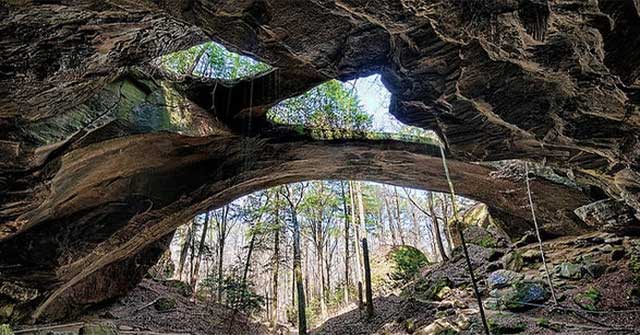 200 million-year-old stone bridge formed from dinosaur era