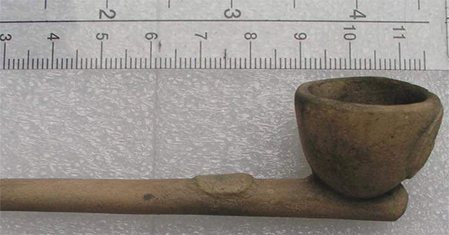 200-year-old Tasmanian tiger-shaped smoking pipe
