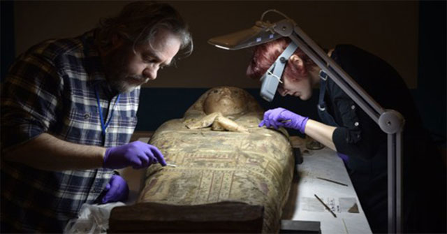 3,000-year-old paintings in a coffin containing mummies
