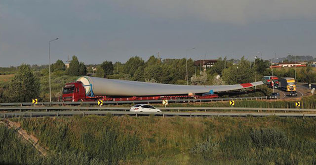 7,000 km journey to transport 70m wind turbine blades