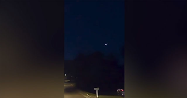 A mysterious fireball blazing in the night in the United States, visible from Canada