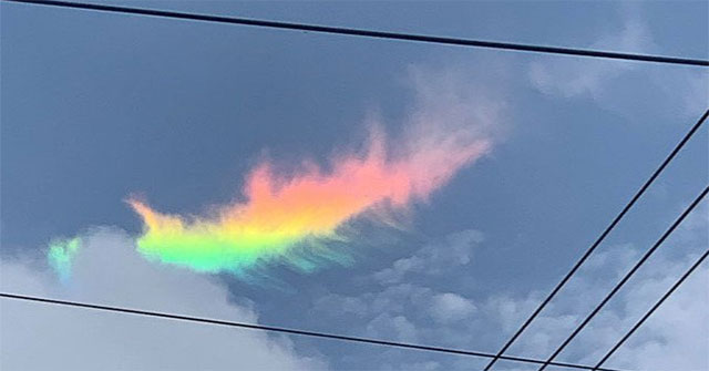 An extremely rare rainbow cloud suddenly appears in Japan