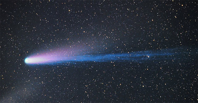 Comet's tail is longer than a billion km long