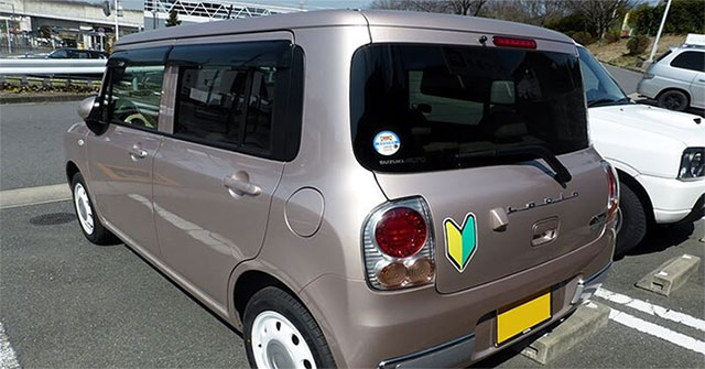 Decipher the strange symbol that is stuck on cars in Japan