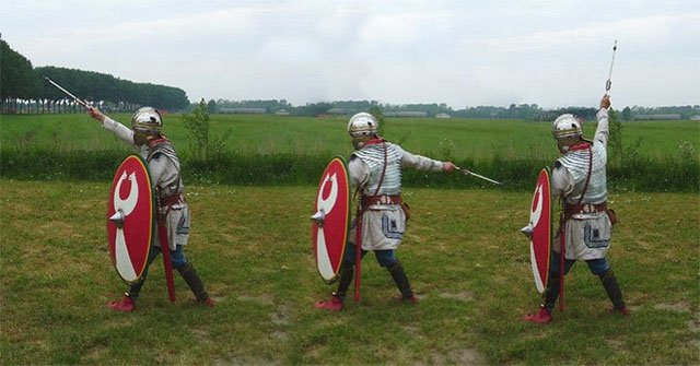 Decode weapons to help the ancient Roman army invincible on the battlefield