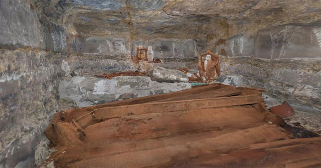 Discover a secret wooden tunnel built in the 19th century