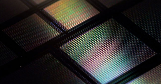Electronic chip with the tip of a finger but contains 10,000 artificial brains