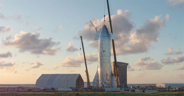 Elon Musk prioritizes the development of human ships to Mars