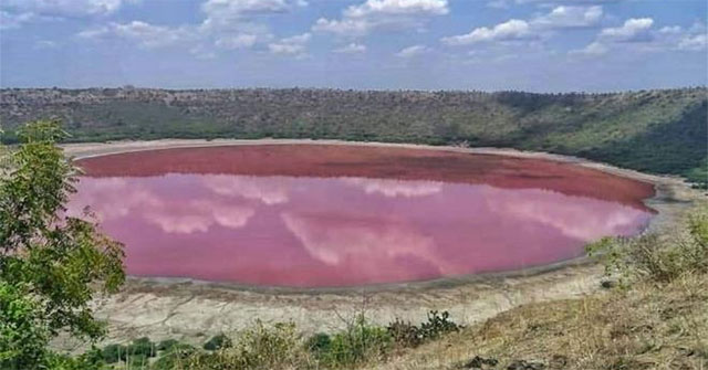 Expert helpless, unknown reason 50,000 years old lake turned pink