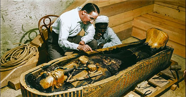 'Golden moment' at the opening of King Tutankhamun's casket