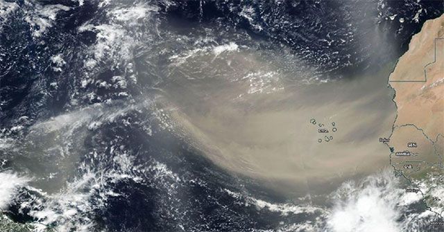 Huge dust blocks fly over 3,200km at sea