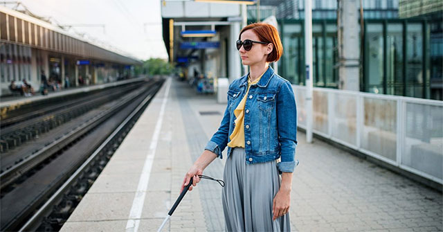 New technology helps blind people see