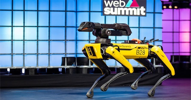 Robot dog sold after 10 years of testing, cost more than 70,000 USD