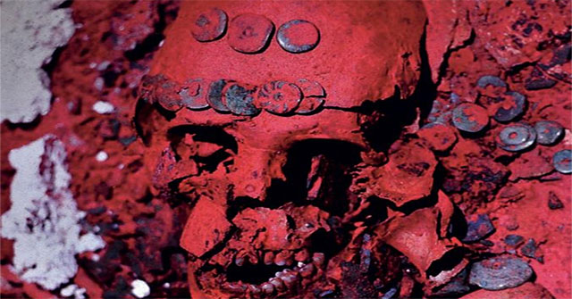 The 'drug' in the tomb of the Red Queen made the Maya disappear?