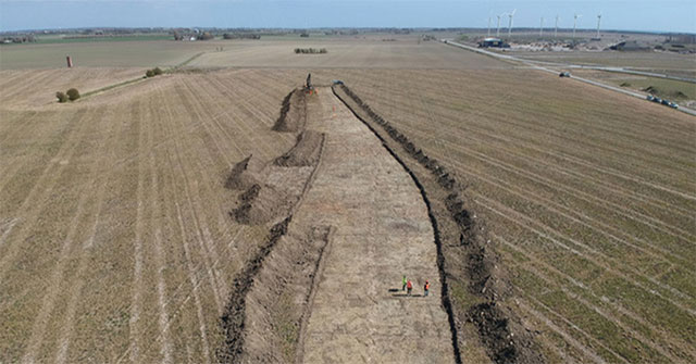 Unexpectedly unearthing the defensive belt with 10,000 land pits