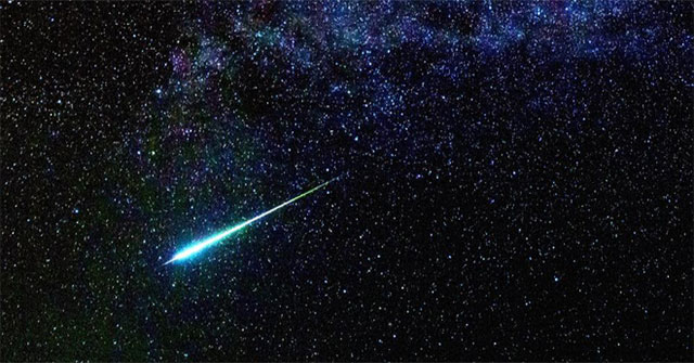 What would happen to the Earth if Comet Halley crashed into the Moon?