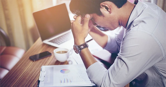 Young office workers 'headache' because of many common diseases