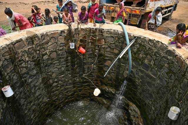 Picture 5 of 11 photos that summarize the past 11 months of 2024: What are we doing to the Earth?