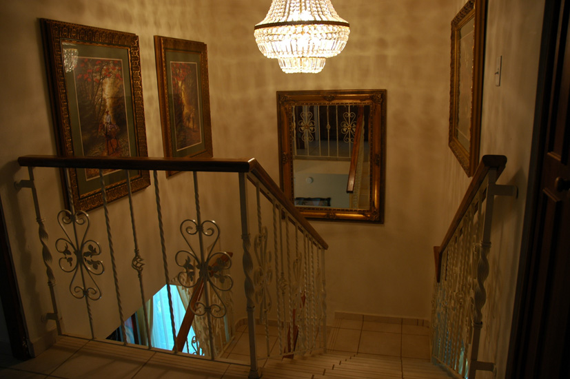 Picture 3 of 12 very simple signs to recognize ghosts, but can you believe them?