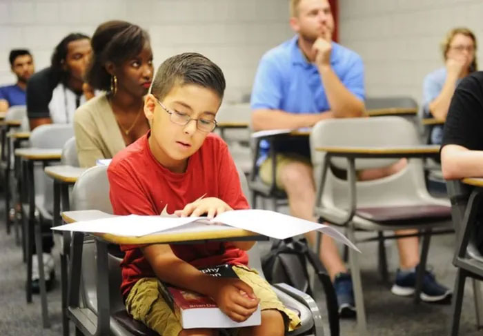 Picture 2 of 12-year-old prodigy graduates from university, proving Albert Einstein 'wrong'