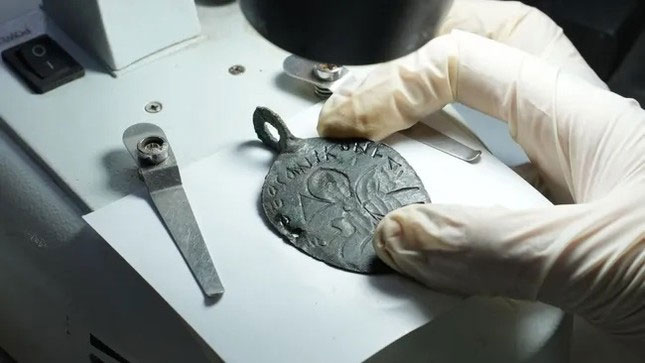 Picture 1 of 1,600-year-old amulet found depicting King Solomon stabbing the devil to death