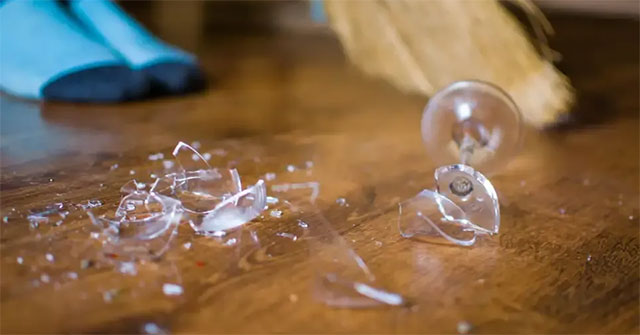 Picture 1 of 5 tips to clean broken glass safely, without using a brush