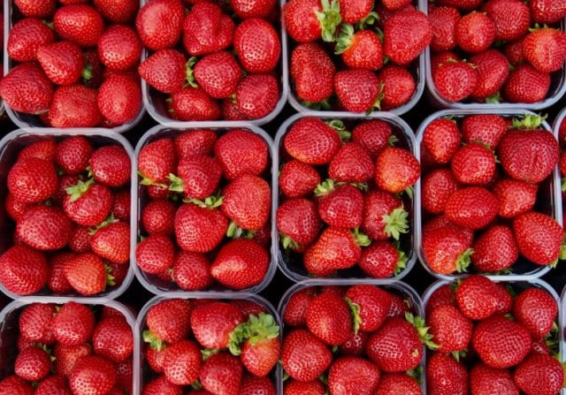 Picture 1 of 6 'discarded' foods that are suitable for skin care