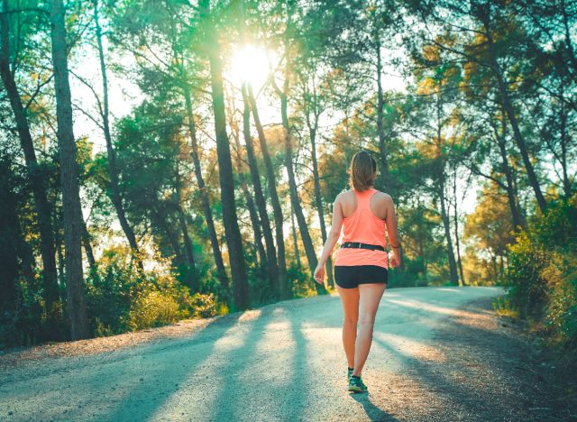 Picture 2 of 6 Walking Techniques That Strengthen Bones Better Than Supplements After 45