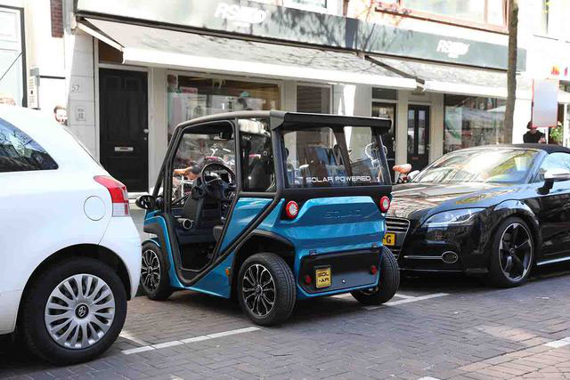 Picture 1 of A close-up of a mini car model priced at only VND 150 million is causing a fever: Driving without a driver's license