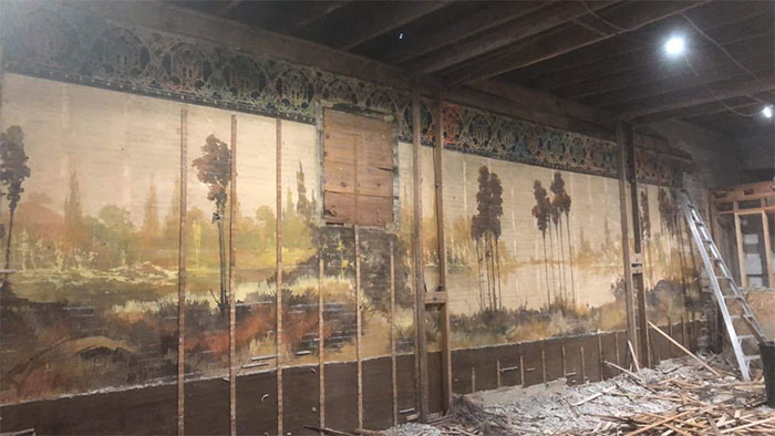 Picture 1 of A hundred-year-old 'terrible' painting is hidden in the wall of an old house