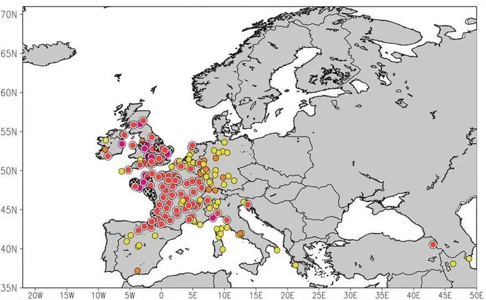 A series of maps depicting the terrible heat waves in the US and Europe Picture 7