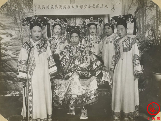 Picture 1 of A series of photos of the imperial harem of Emperor Guangxu of the Qing Dynasty: The empress with a hunched back, the concubines plump.