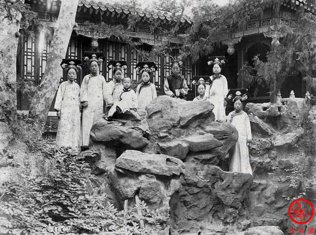 Picture 5 of A series of photos of the imperial harem of Emperor Guangxu of the Qing Dynasty: The empress with a hunched back, the concubines plump.