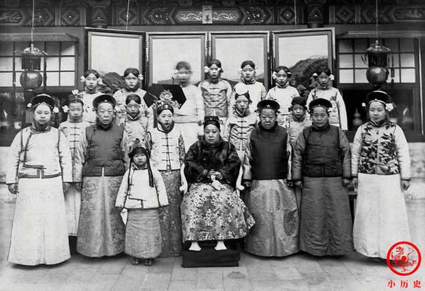 Picture 7 of A series of photos of the imperial harem of Emperor Guangxu of the Qing Dynasty: The empress with a hunched back, the concubines plump.