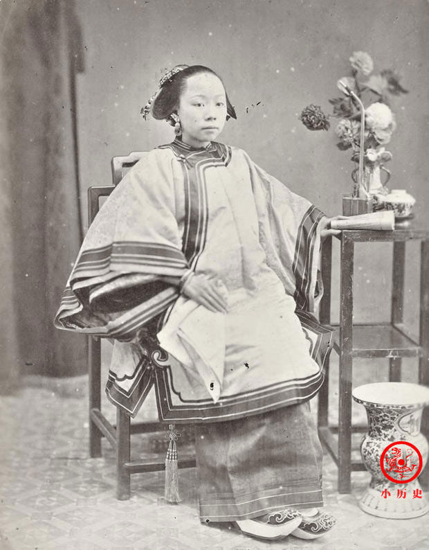 Picture 6 of A series of photos of the noble lives of women during the Qing Dynasty: Some dressed up to take pictures, others gathered to chat with their sisters.