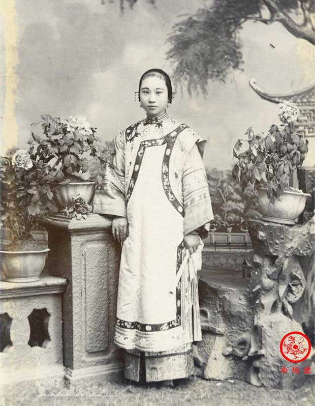 Picture 7 of A series of photos of the noble lives of women during the Qing Dynasty: Some dressed up to take pictures, others gathered to chat with their sisters.