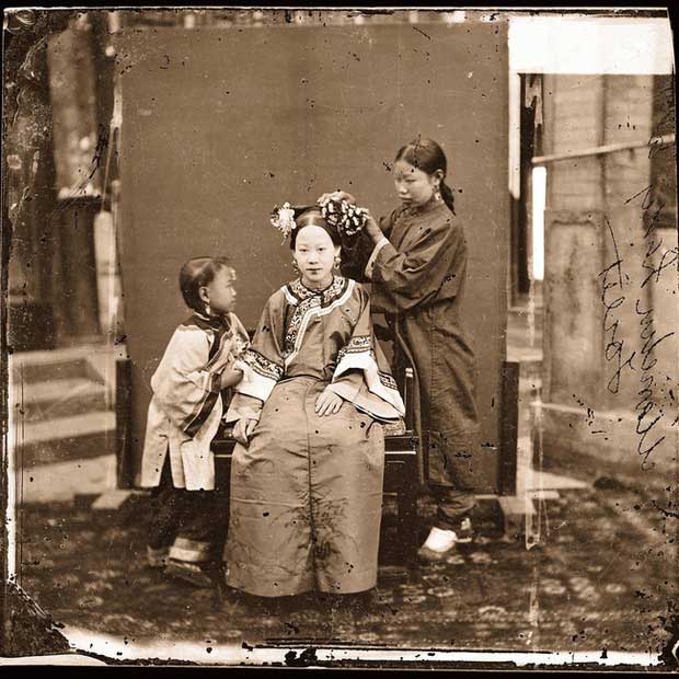Picture 8 of A series of photos of the noble lives of women during the Qing Dynasty: Some dressed up to take pictures, others gathered to chat with their sisters.